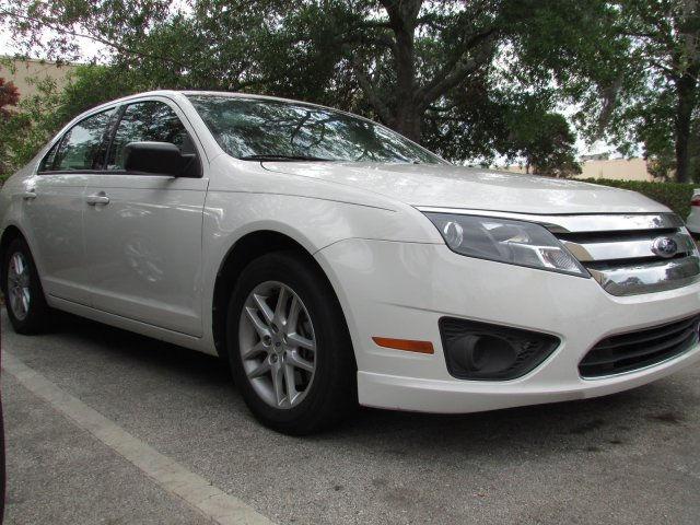 Ford Fusion S 2012