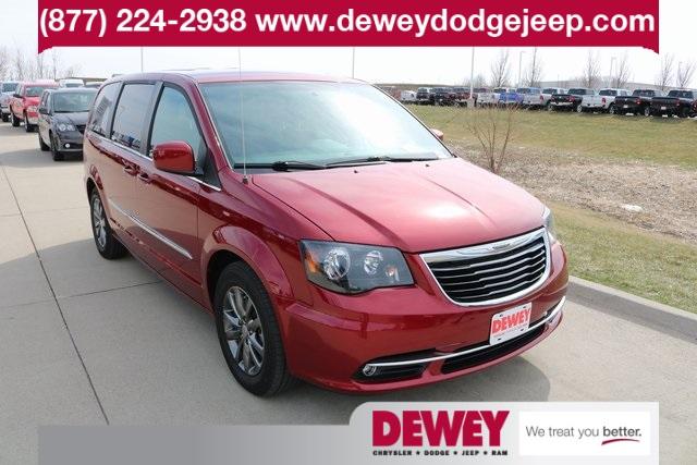 Chrysler Town & Country S 2015