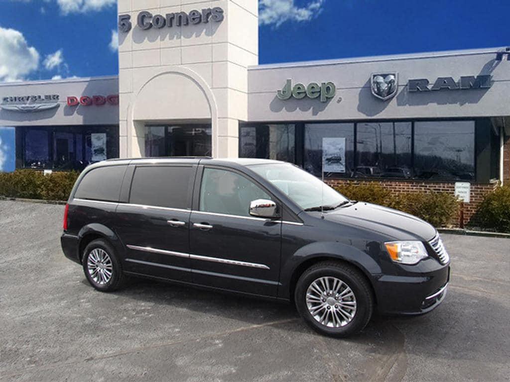 Chrysler Town & Country Touring-L 2013