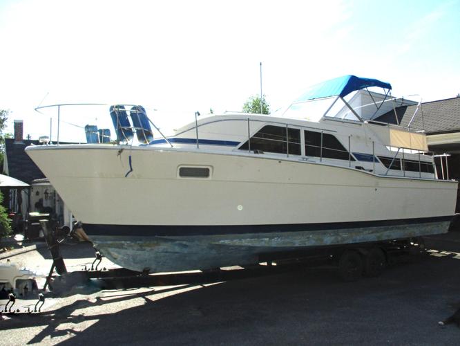 Pennysaver 1977 35ft Chris Craft Catalina Cabin Cruiser Aft