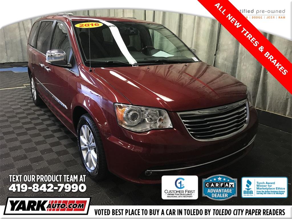 Chrysler Town & Country Limited 2016