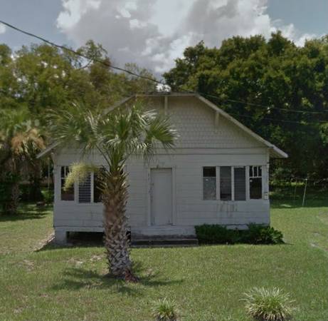 2 bedroom 1 bath fixer upper house in Daytona Florida!