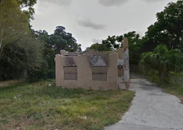 2 bedroom 1 bath fixer upper house in West Palm Florida!