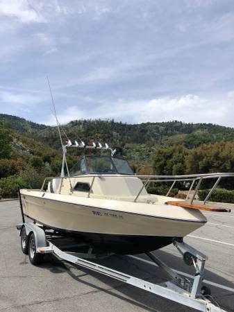 1988 Chaparral fisherman walk around 20'