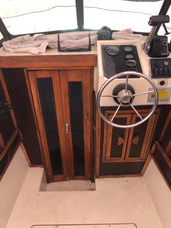 1988 Chaparral fisherman walk around 20'