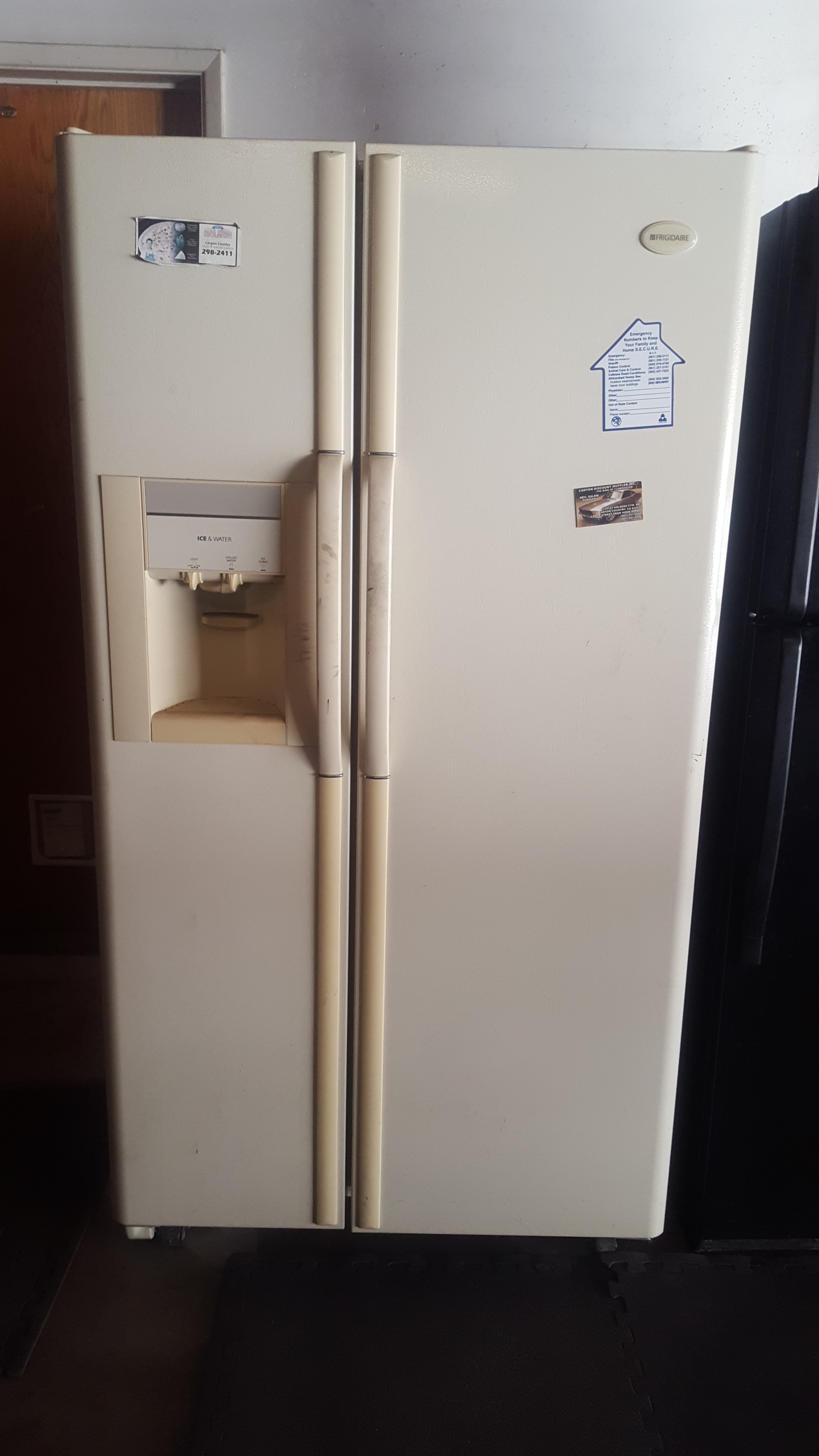 Pennysaver Side By Side Refrigerator Freezer About 15 Years Old Works Fine In Los Angeles California Usa