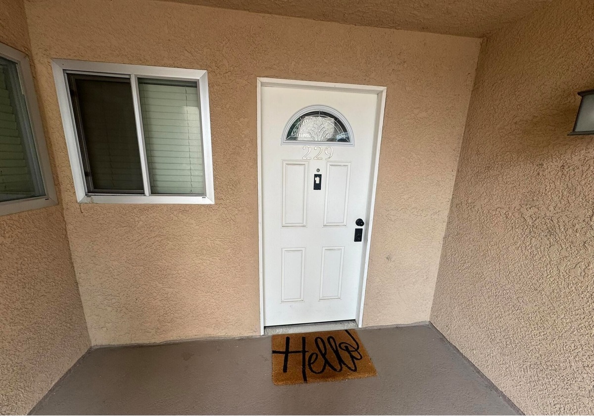 Top floor condo in Porter Ranch for rent