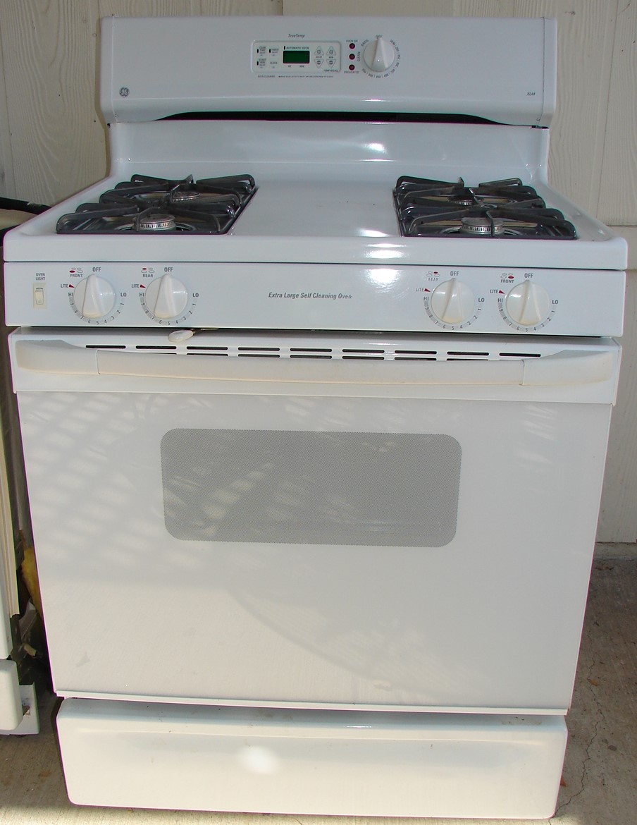General Electric (GE) TRUE TEMP Self Cleaing Oven 