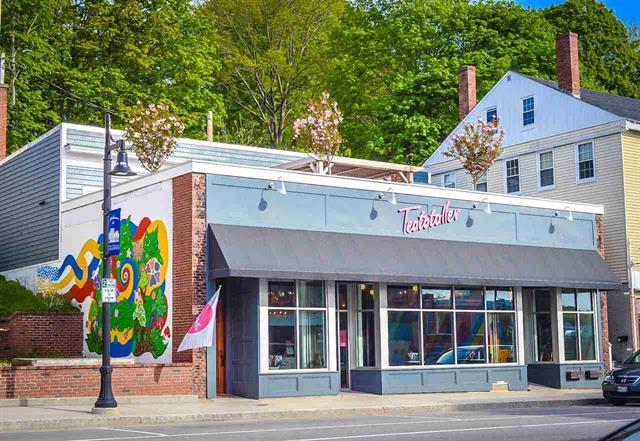 New Price! 2BR/2BA Luxury apartment in beautiful downtown Somersworth w/ amazing rooftop deck!