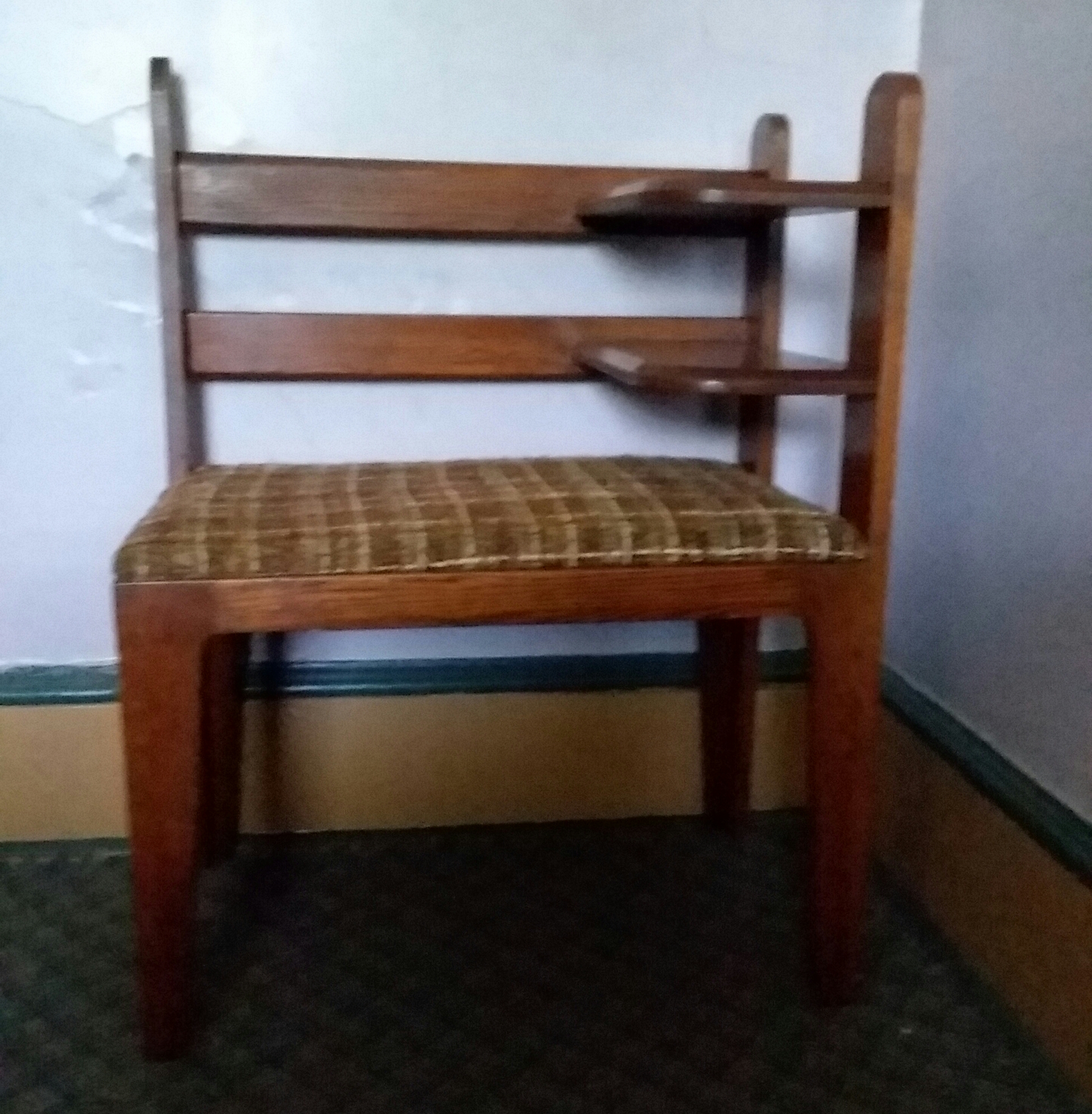Gossip Entry Bench with seat and shelves