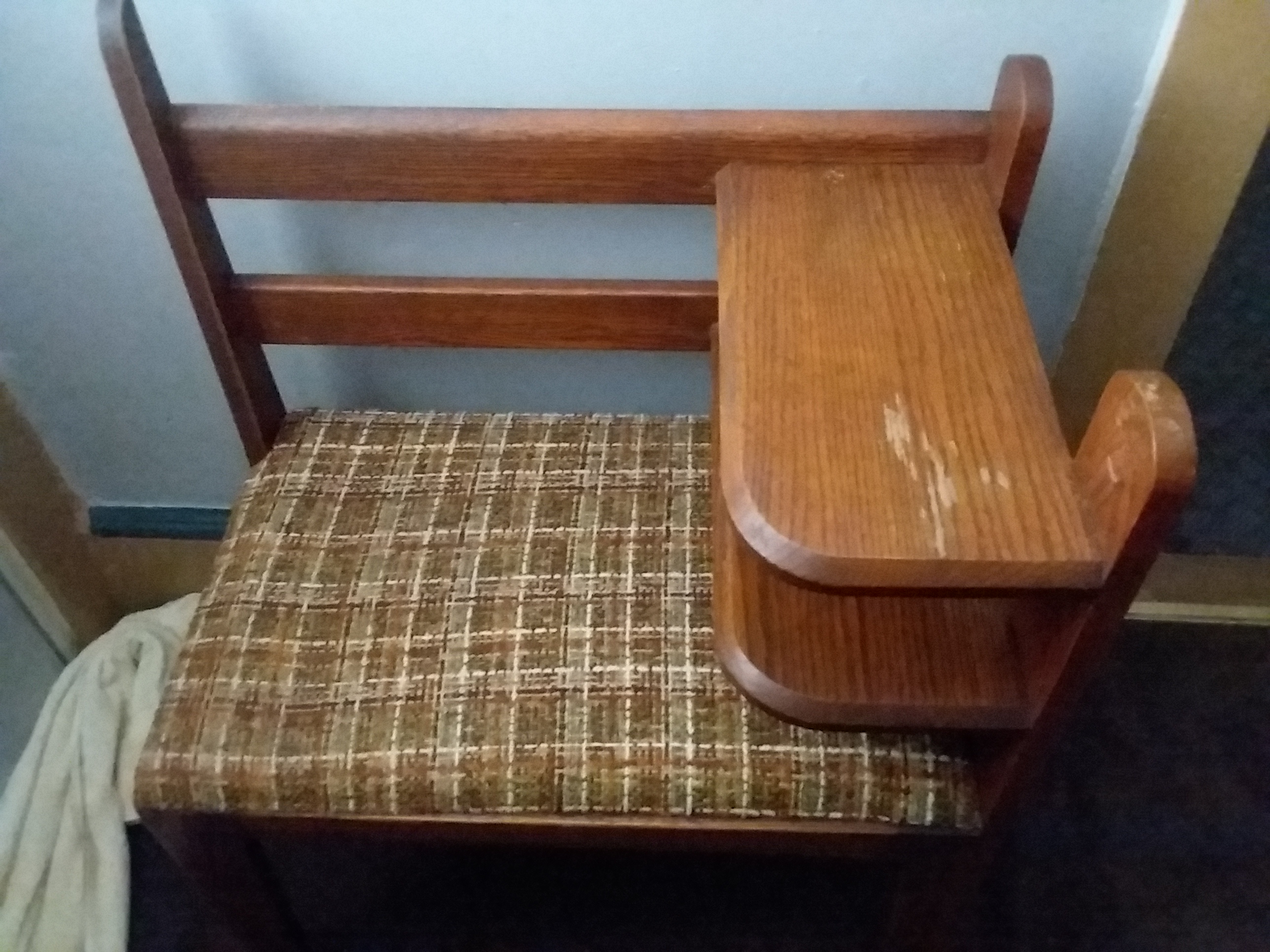 Gossip Entry Bench with seat and shelves
