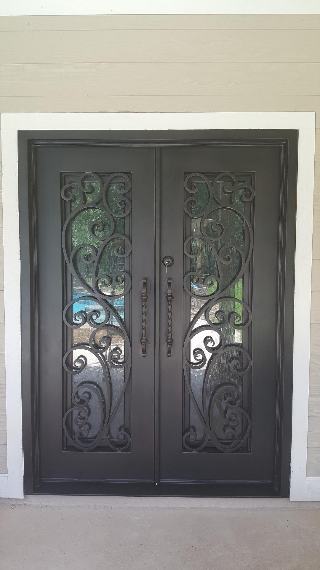 Puertas de hierro aisladas