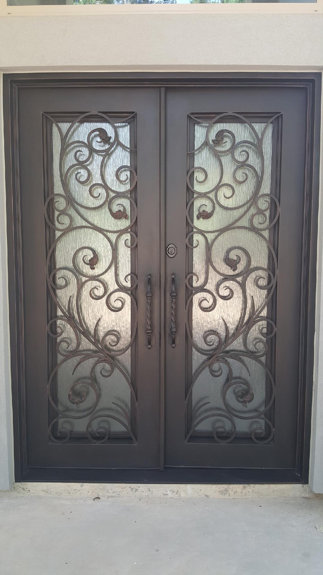Puertas de hierro aisladas