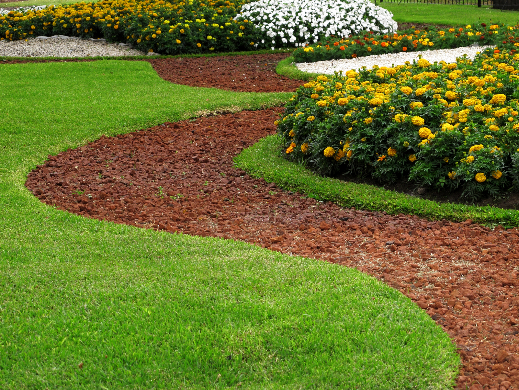 Flores Gardening and Landscaping