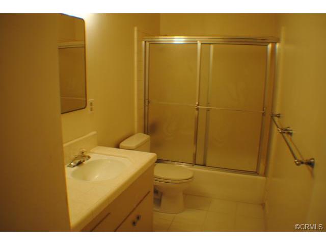 ROOM RENTAL LRG BEDROOM AND BATH INCL DIRECT TV INTERNET AND ALL UTILITIES 795.00