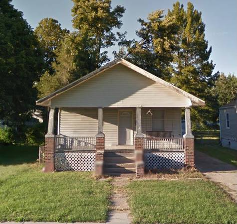 2 bedroom 1 bath fixer upper house in Springfield Illinois!
