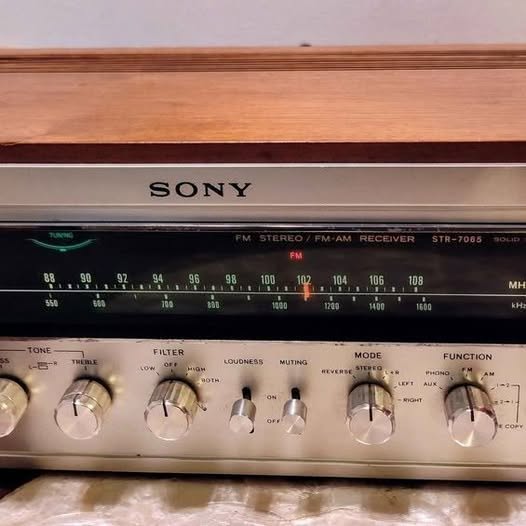Vintage Sony STR-7065 AM/FM Stereo Receiver with Original Wood Case Tested Working