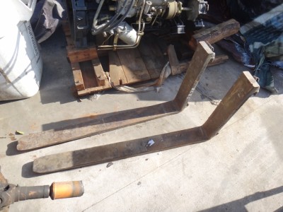 PAIR OF FORKS 42