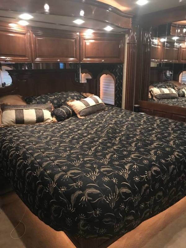 2011 Newmar Essex 4524 Spartan K2 Chassis * Cummins 500HP 49,000 Miles * Triple-Slide * Sleeps 4