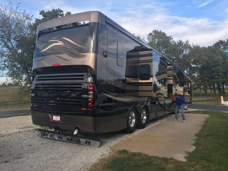 2011 Newmar Essex 4524 Spartan K2 Chassis * Cummins 500HP 49,000 Miles * Triple-Slide * Sleeps 4