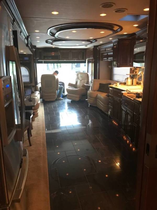 2011 Newmar Essex 4524 Spartan K2 Chassis * Cummins 500HP 49,000 Miles * Triple-Slide * Sleeps 4