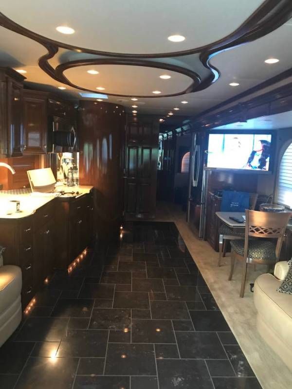 2011 Newmar Essex 4524 Spartan K2 Chassis * Cummins 500HP 49,000 Miles * Triple-Slide * Sleeps 4