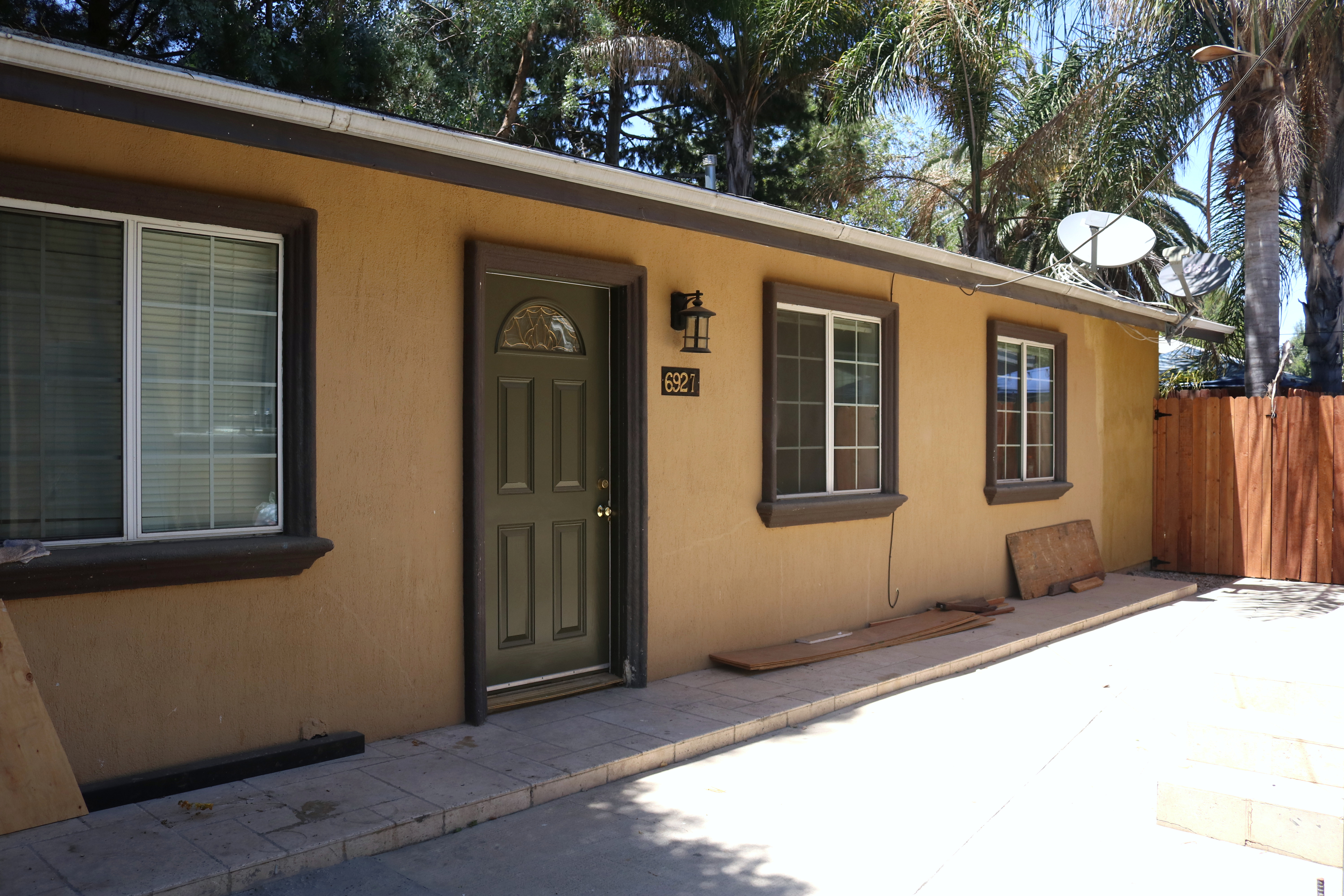 Prime 2/2B  Reseda Home with backyard $2795