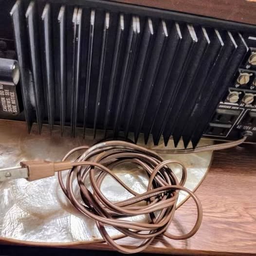 Vintage Sony STR-7065 AM/FM Stereo Receiver with Original Wood Case Tested Working