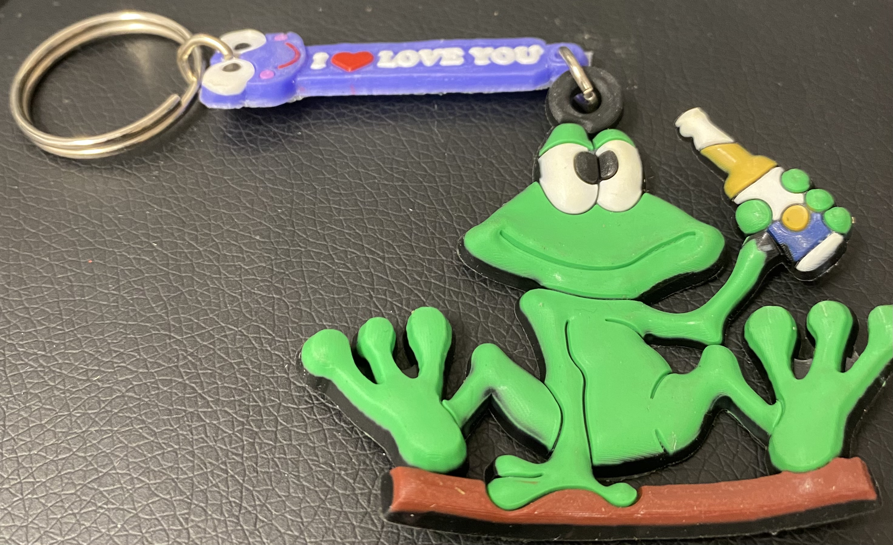 Gran venta de ańo de liquidación,  mas de 40k mayoría llaveros deportivos, collares y pulseras.