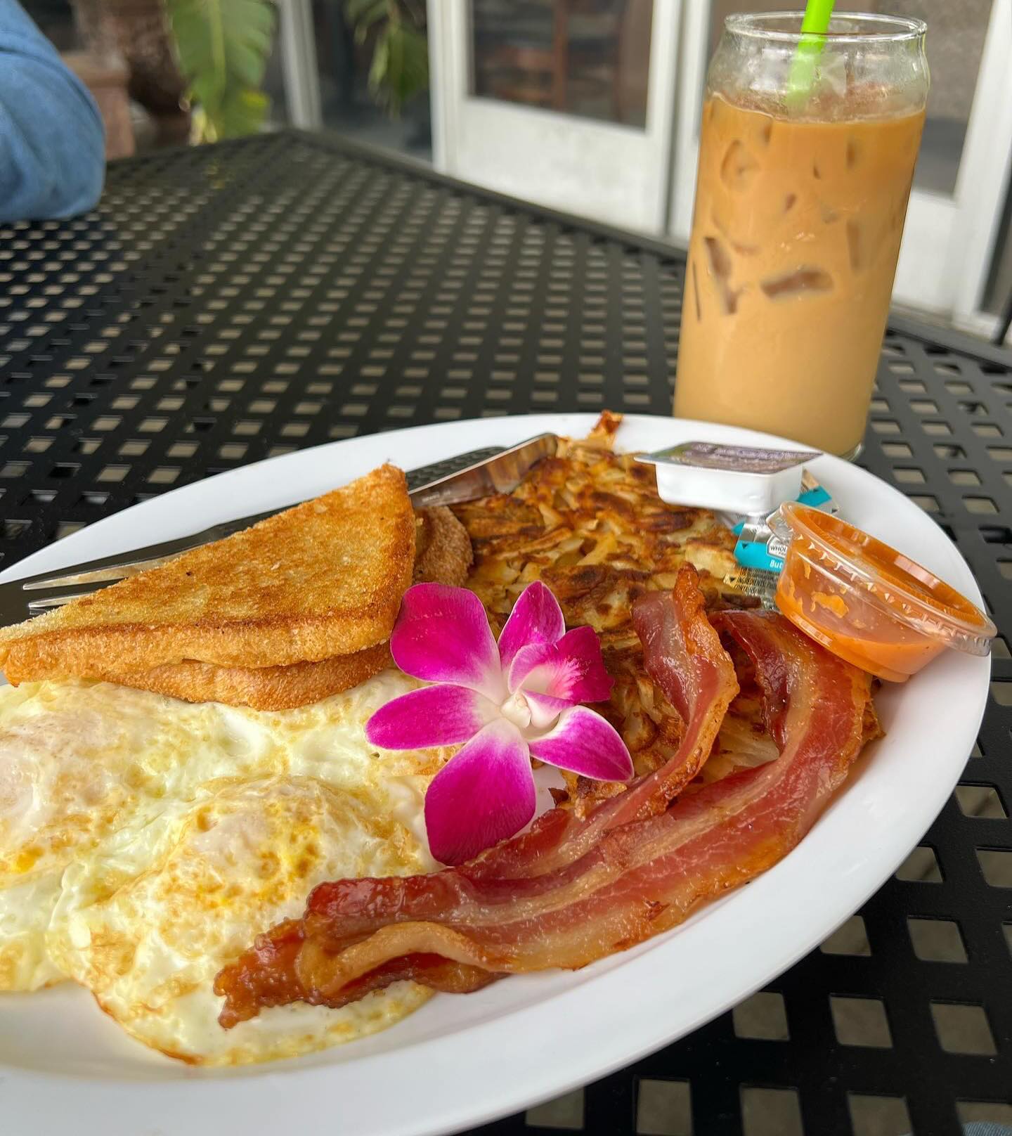 Birds Nest Café L.A Vermont Ave