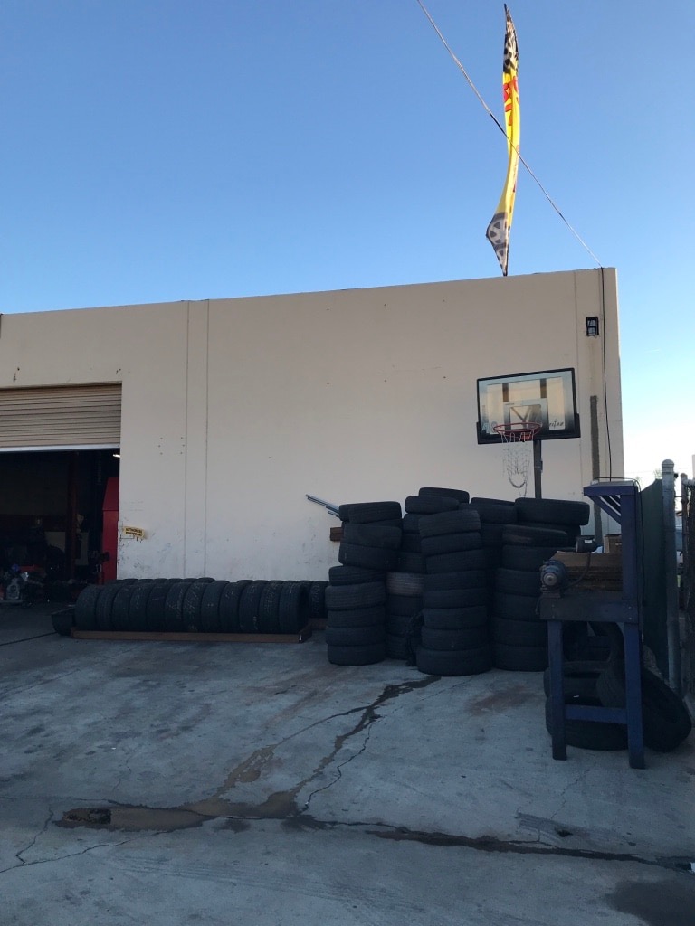 Pennysaver S R Tire Shop In Orange California Usa