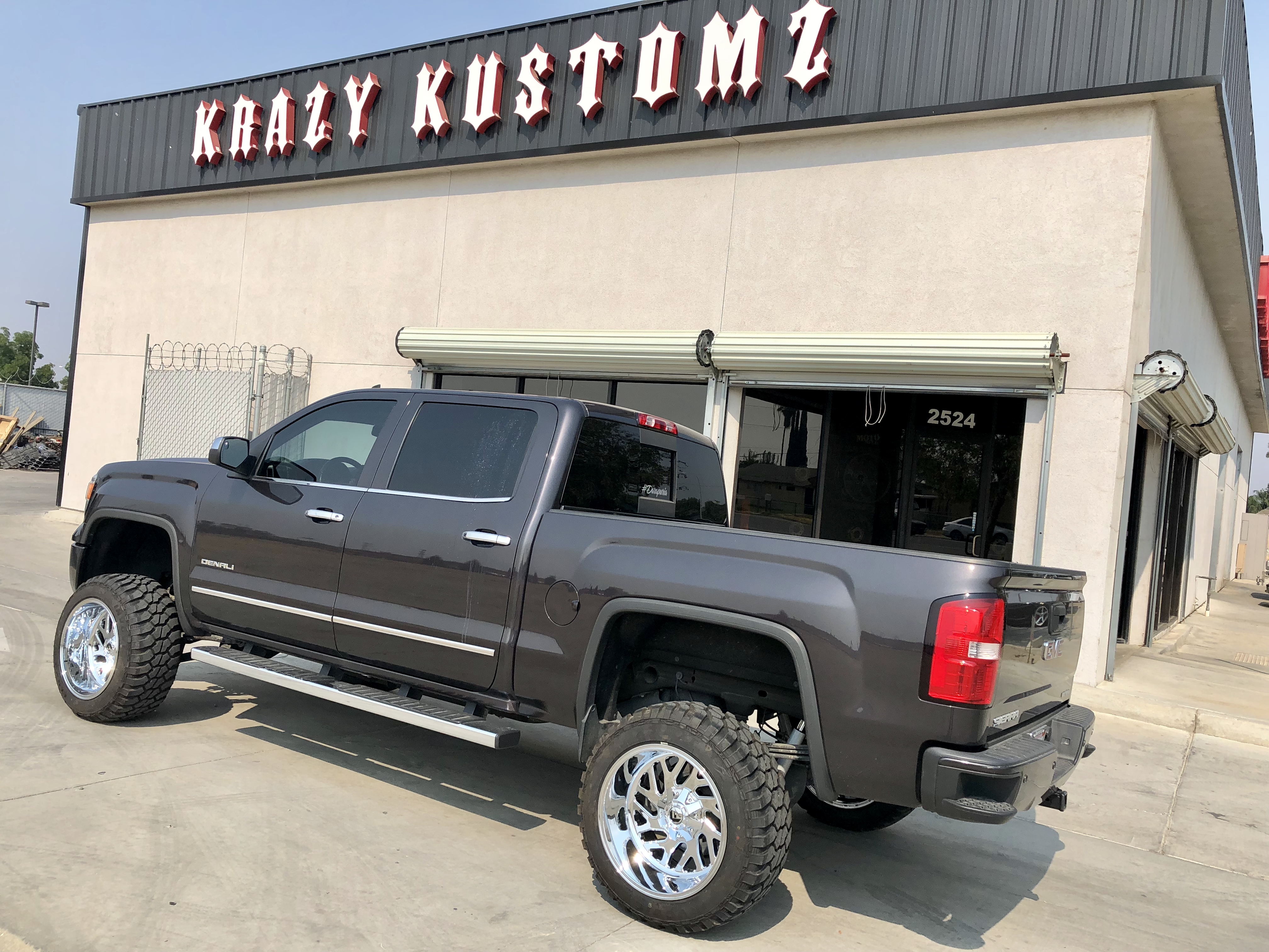 * Best Prices on Lift Kits , Leveling Kits & Wheels & Tires *