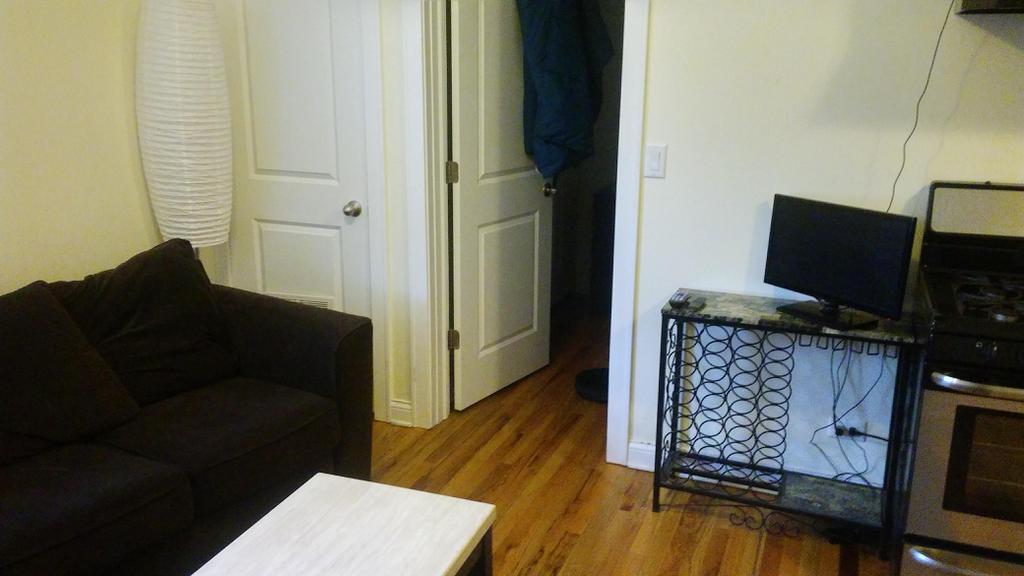 1BR Apartment in Wrigleyville - 847 W Cornelia Ave Unit 3S - $1300