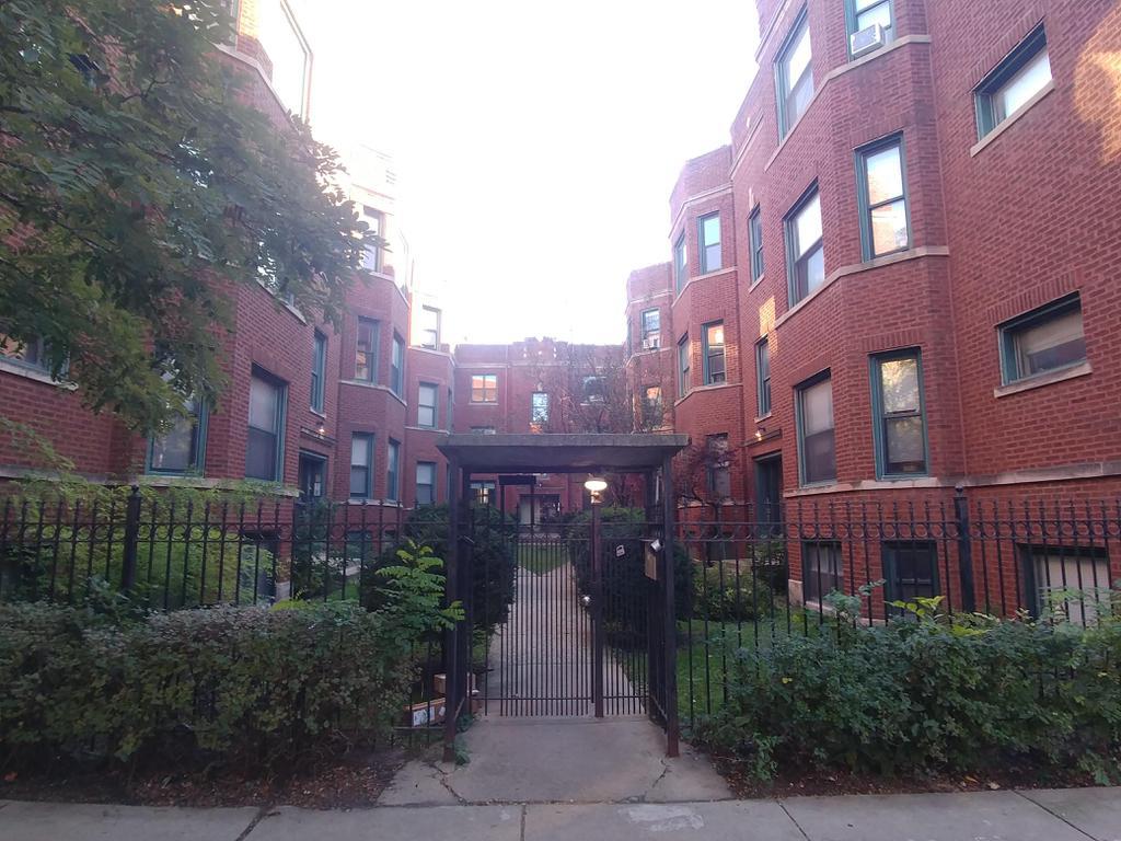 1BR Apartment in Wrigleyville - 847 W Cornelia Ave Unit 3S - $1300
