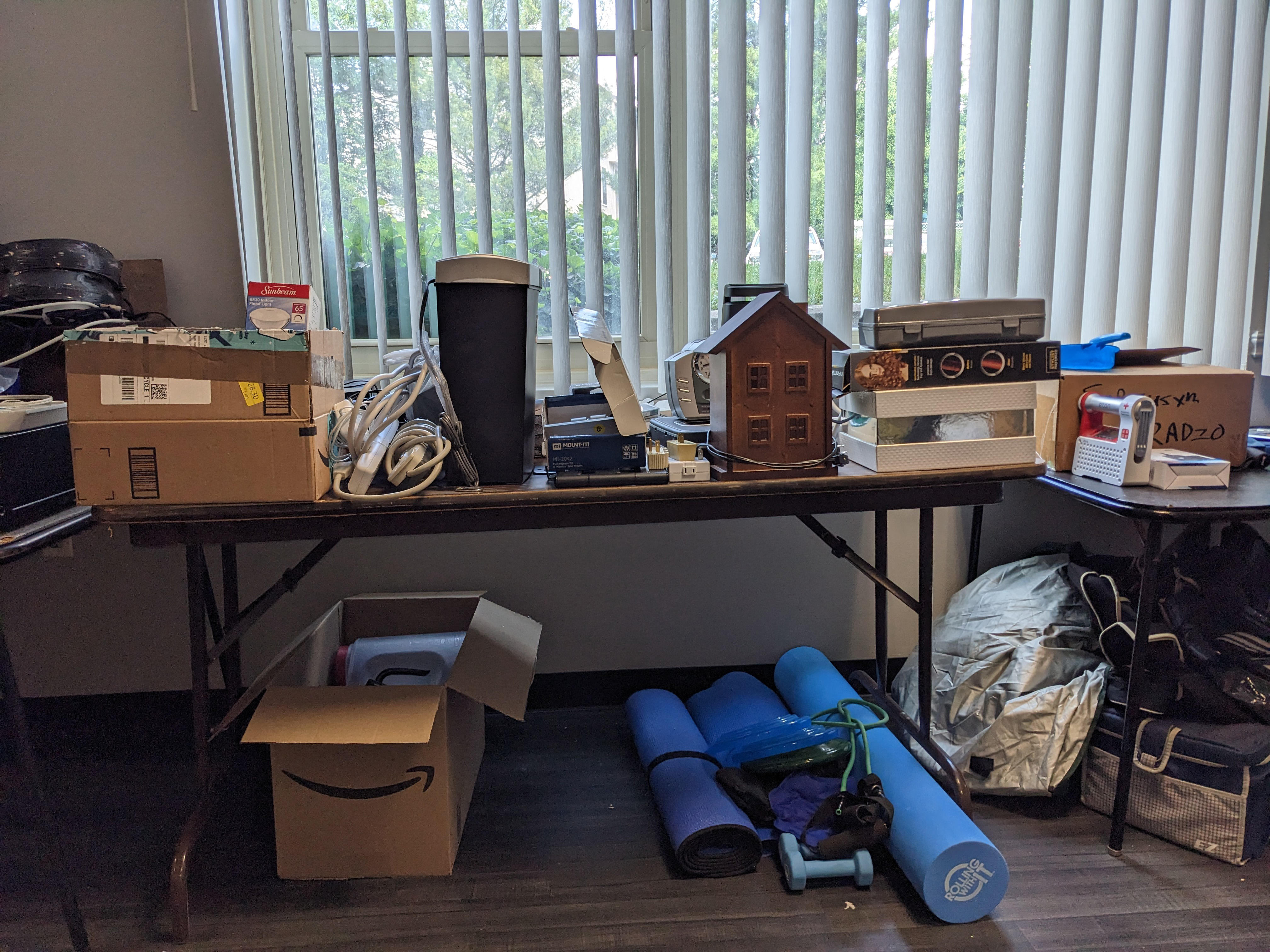 4401 Roland Ave Community Yard Sale