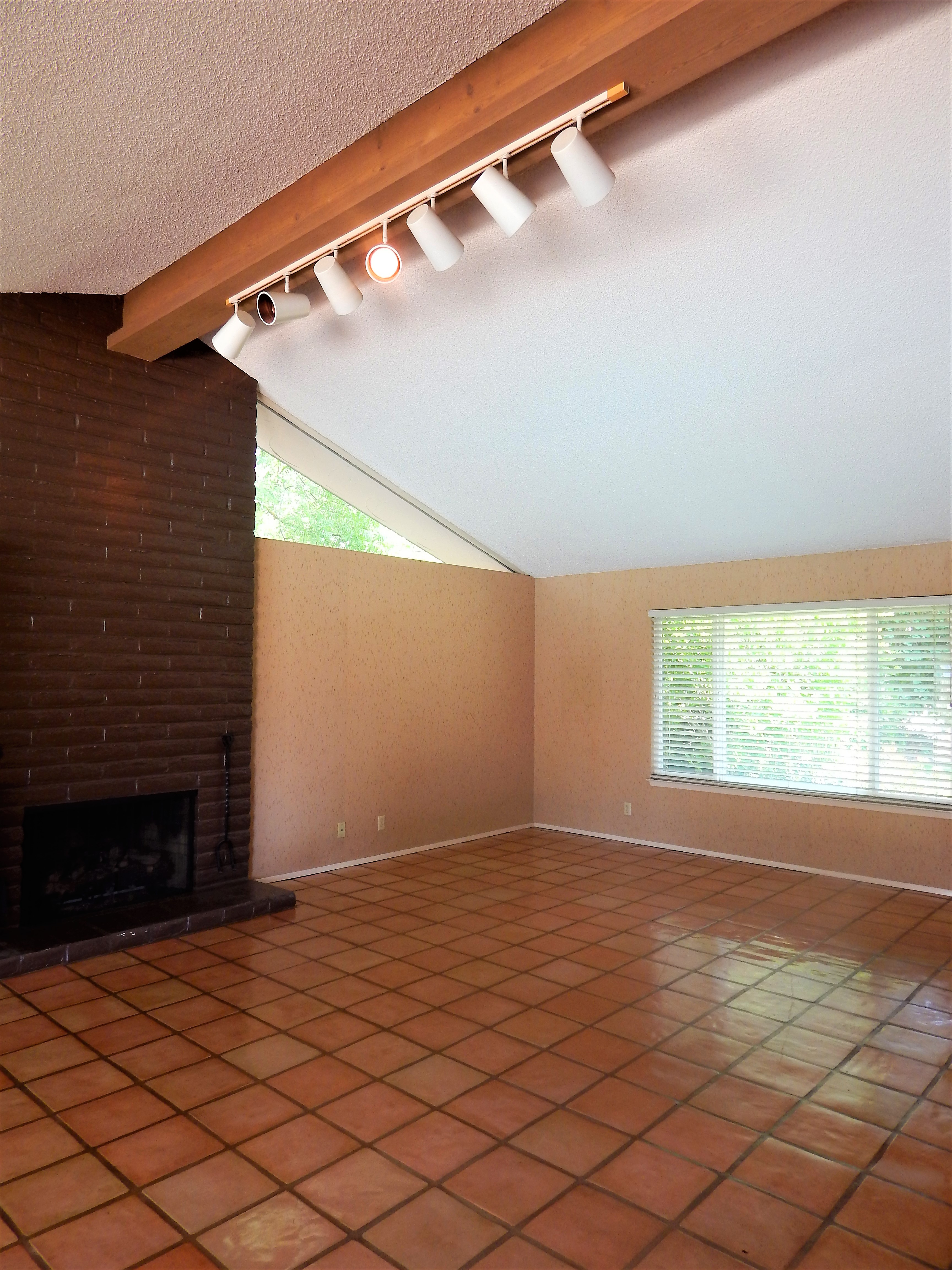 Lovely Home in Visalia's Oak Ranch!  15086 Avenue 312.