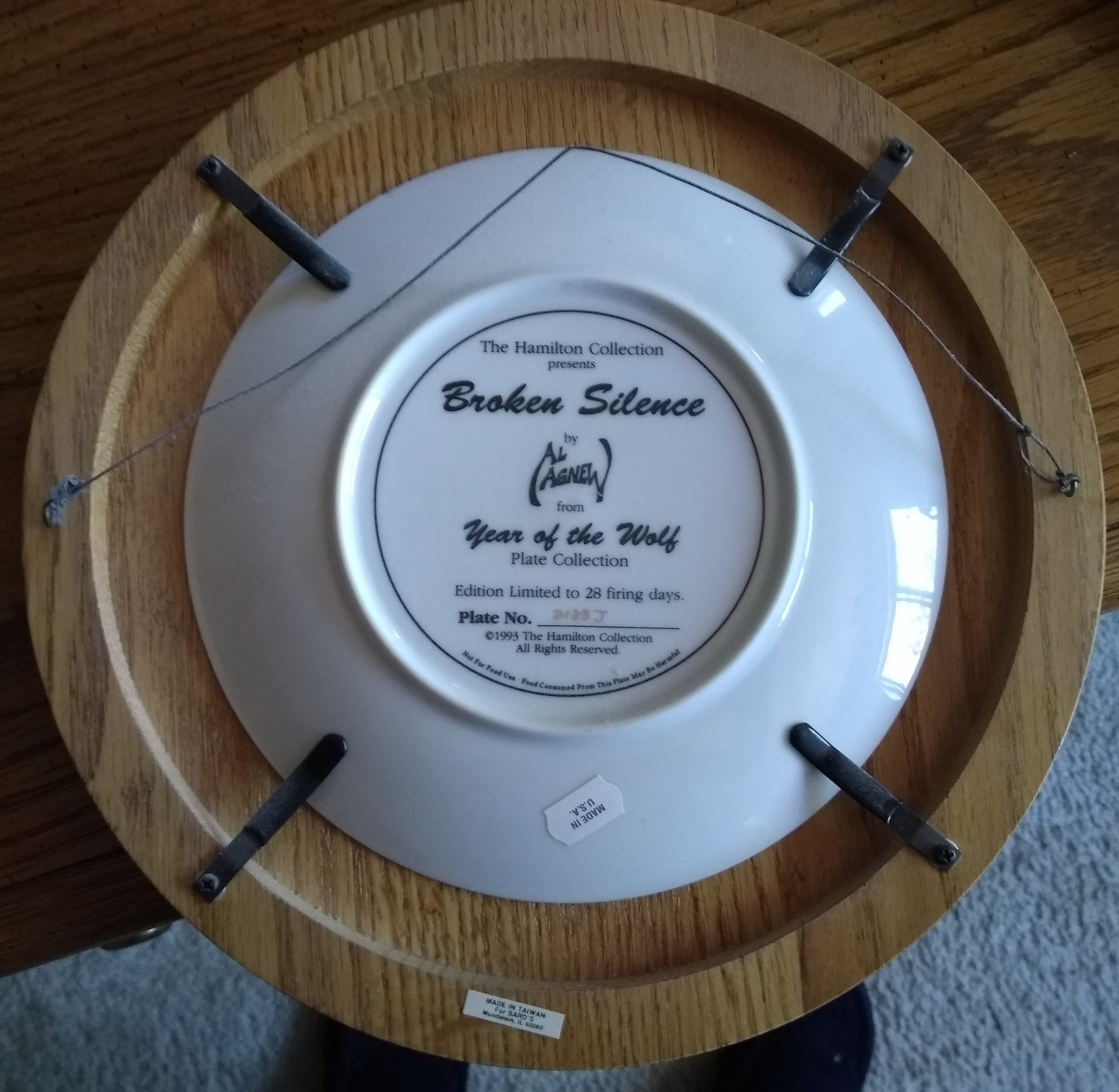 BROKEN SILENCE WOLF PLATE