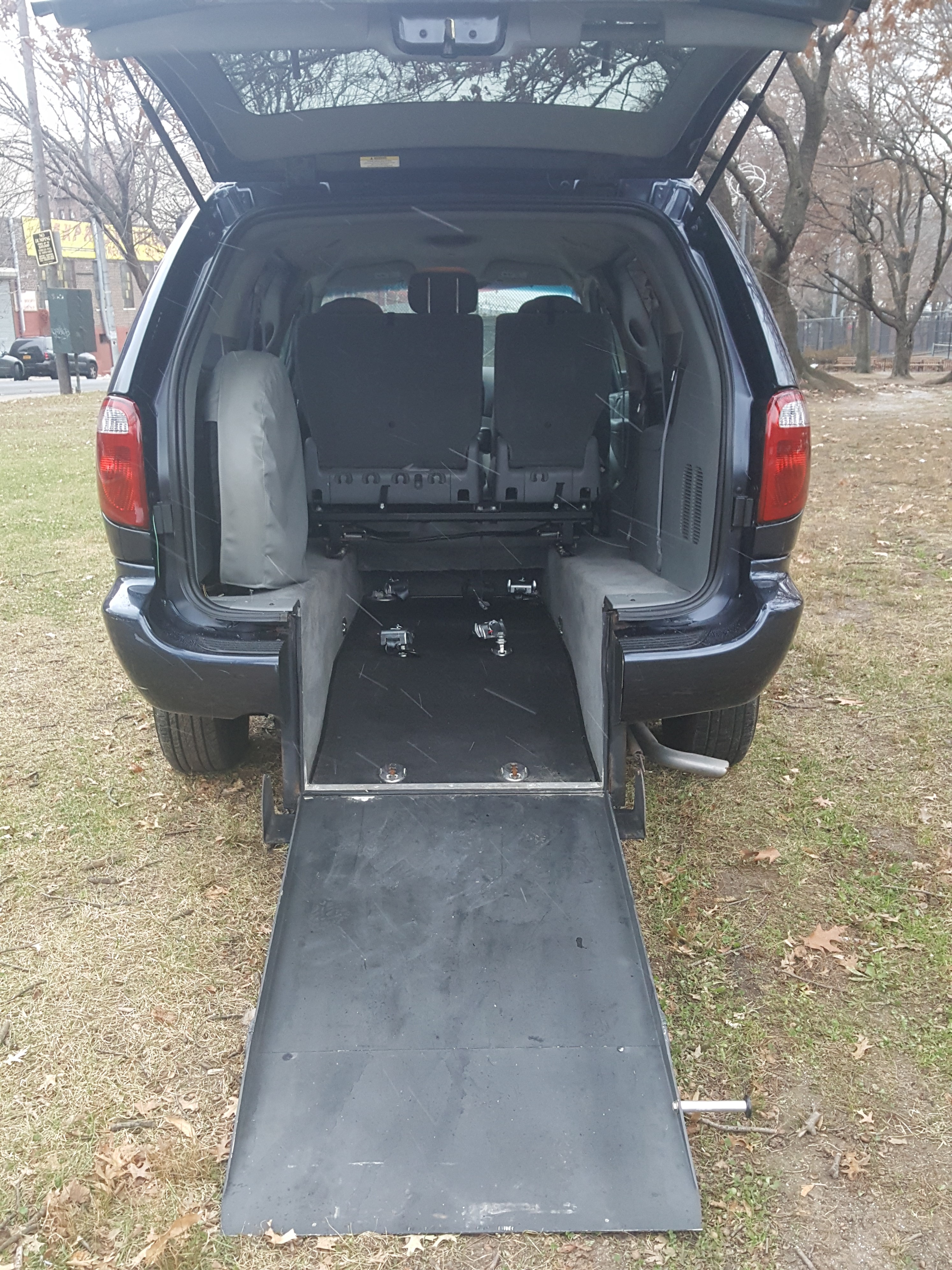 Pennysaver 2007 Dodge Grand Caravan Rear Entry Wheelchair Handicap Mobility Minivan 28k Miles 12 995 In Baltimore Maryland Usa
