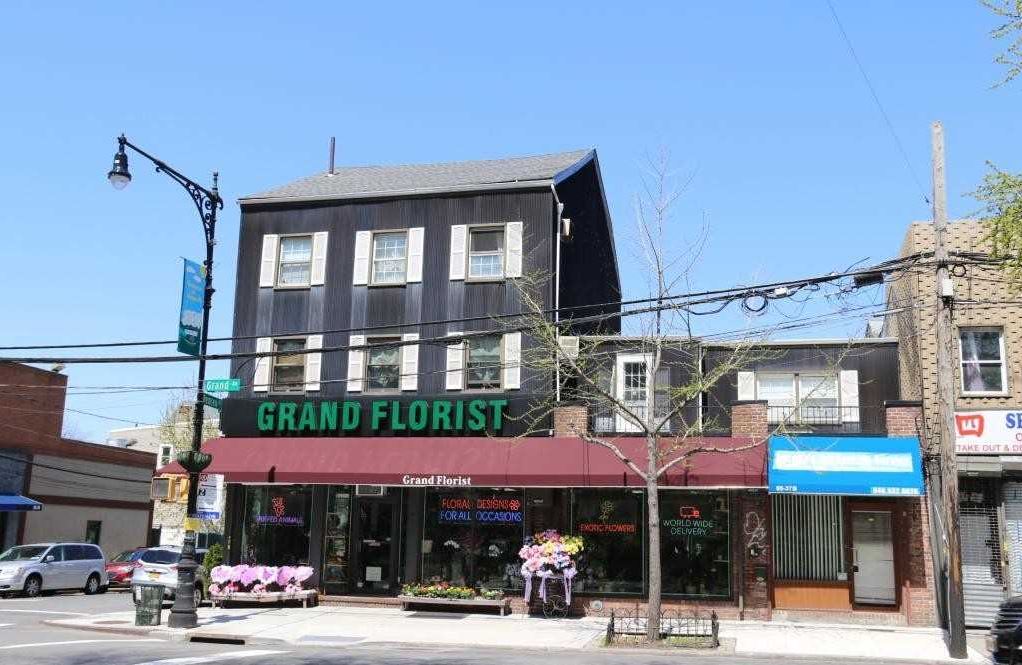 ID#: 1321638 Great Commercial Property Available In Maspeth For Rent