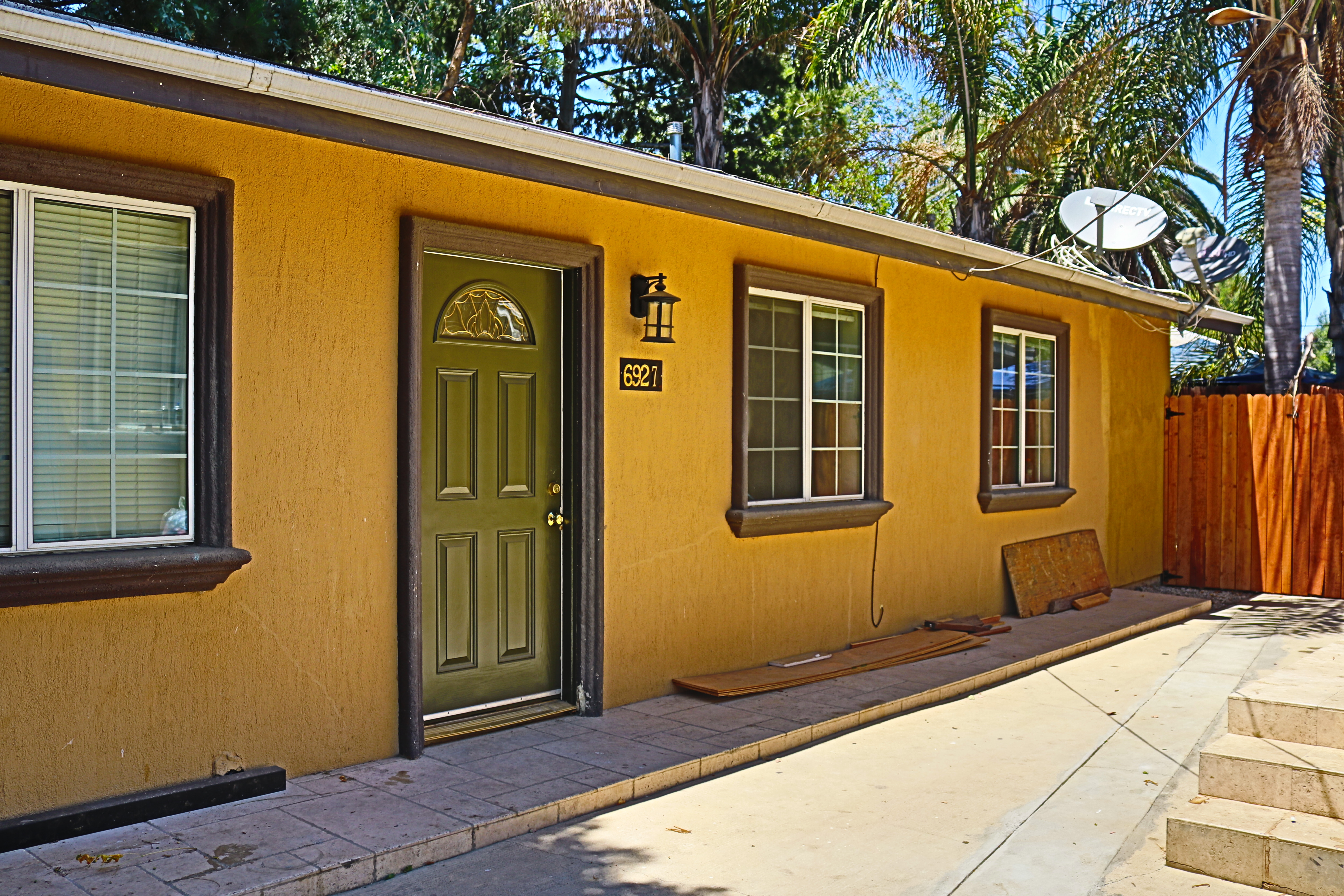 Prime 2/2B  Reseda Home with backyard $2795