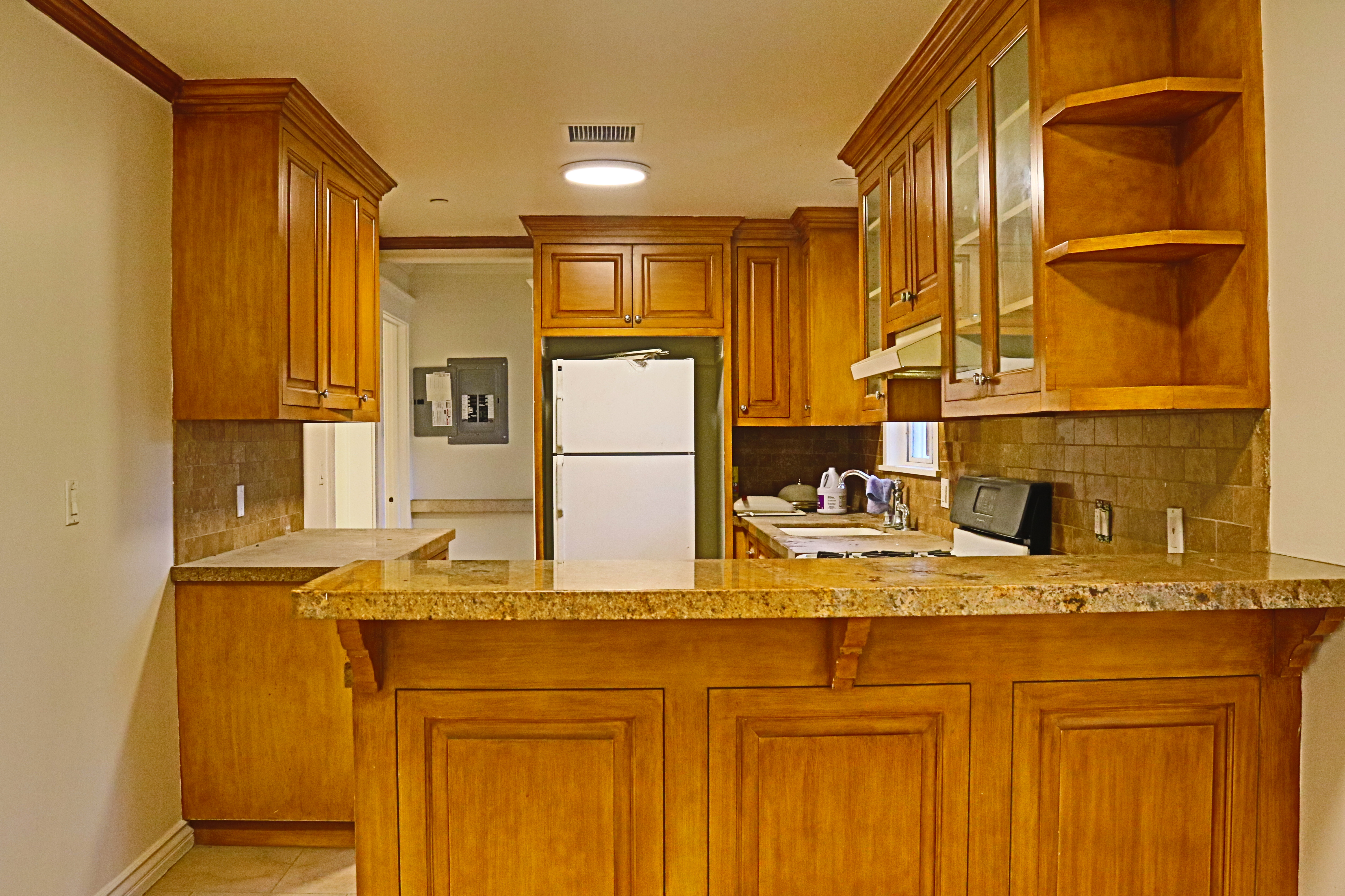 Prime 2/2B  Reseda Home with backyard $2795