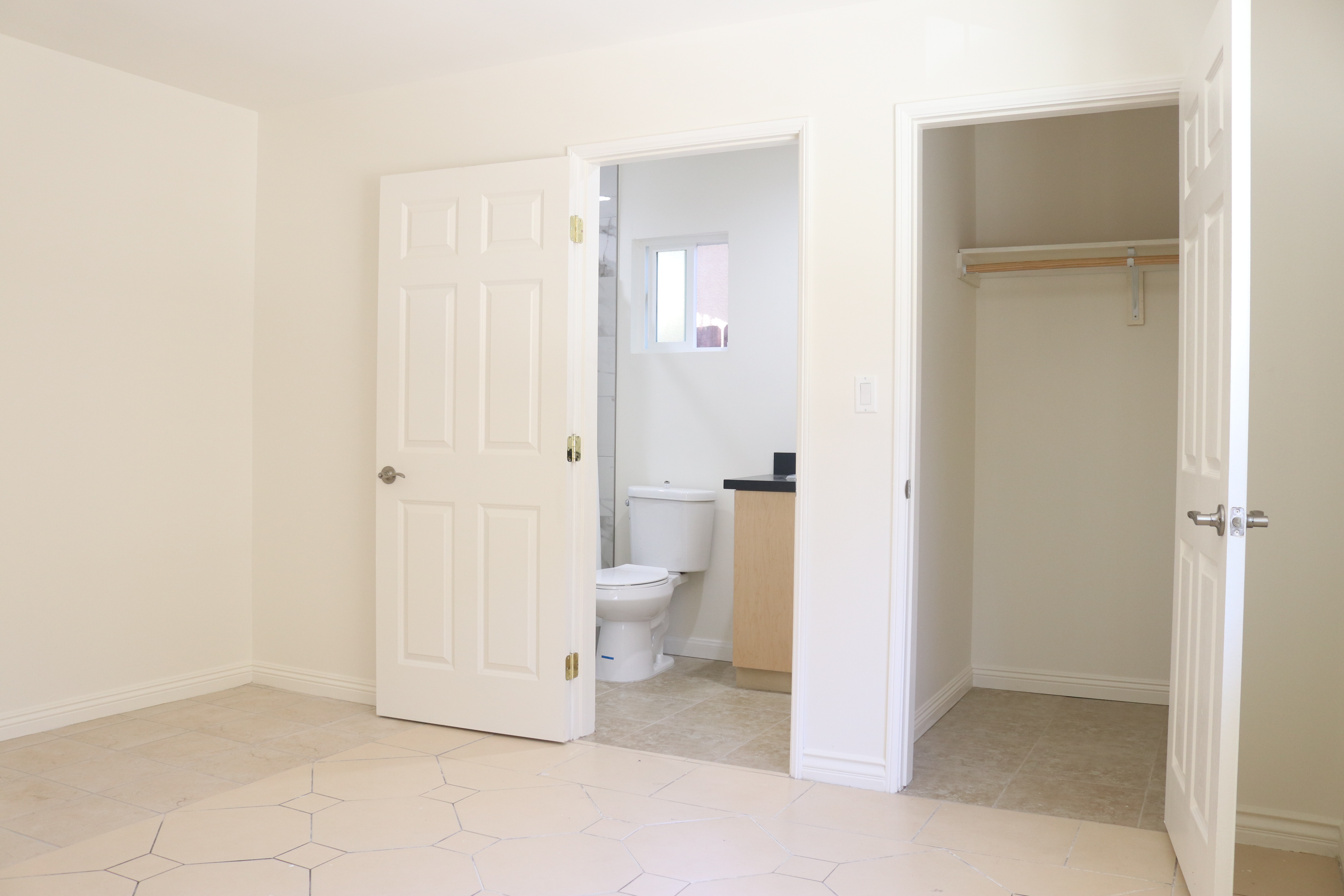Prime 2/2B  Reseda Home with backyard $2795
