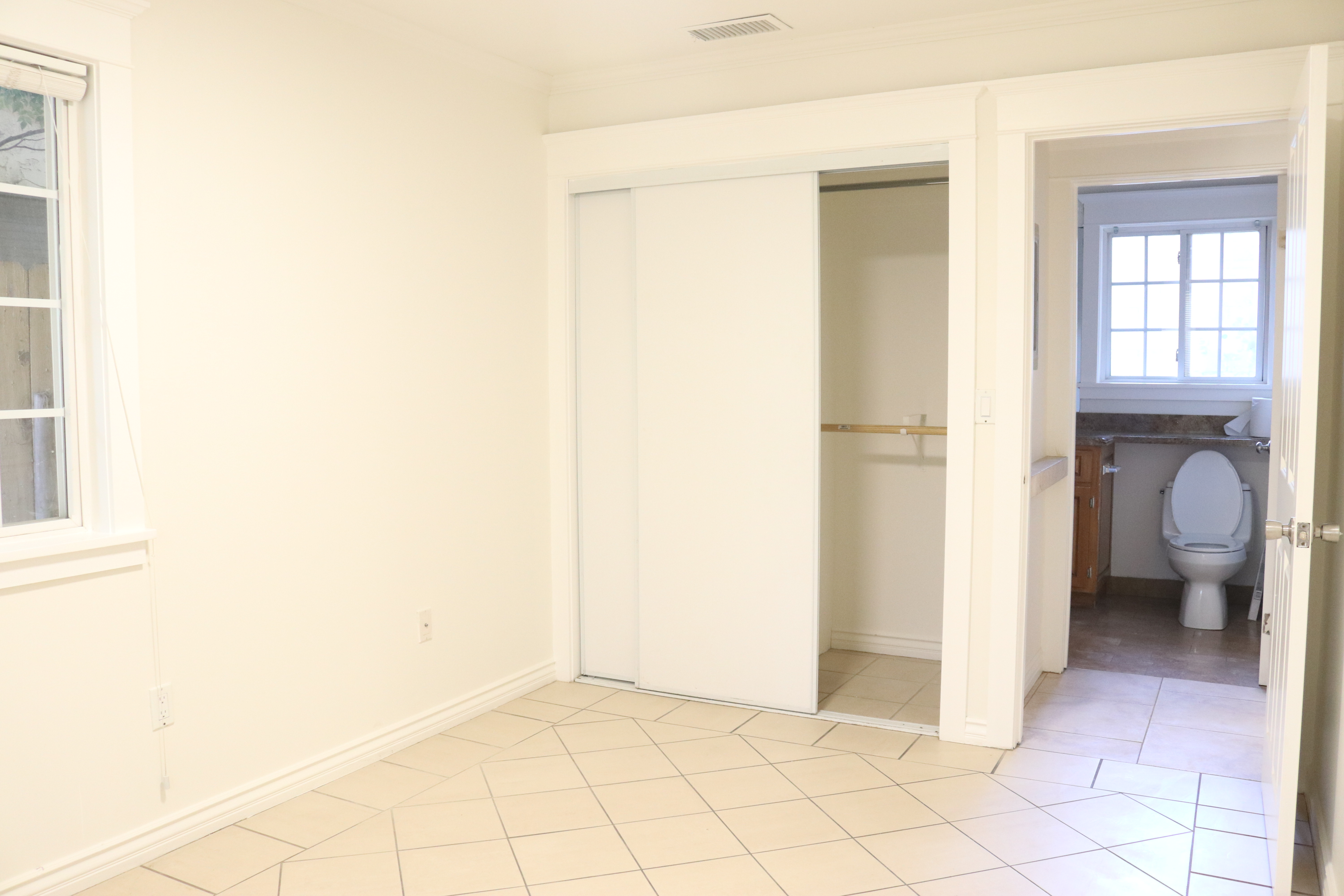 Prime 2/2B  Reseda Home with backyard $2795
