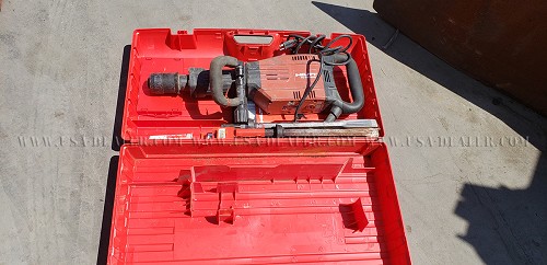 HILTI TE 905-AVR HEAVY DUTY DEMMO HAMMER W/CASE AND 3 BITS