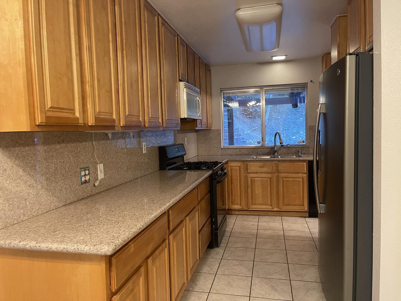 4 bed 2 bath House Available for Rent