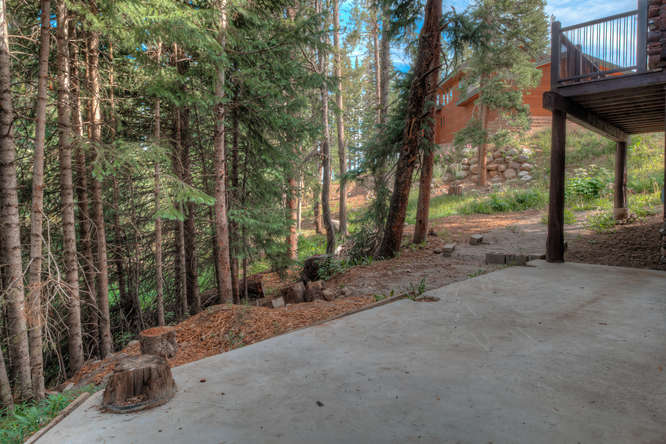 The LOG Lodge gorgeous views in the woods of Breck