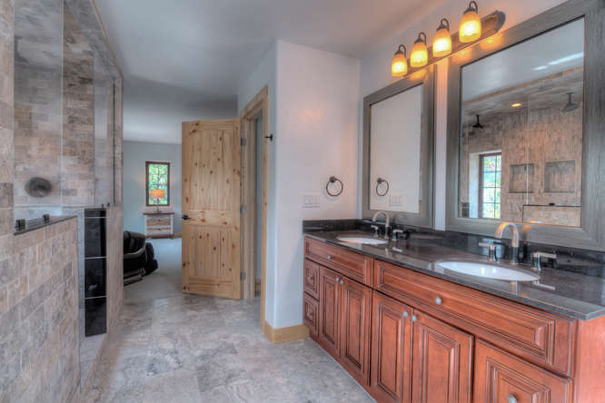 The LOG Lodge gorgeous views in the woods of Breck