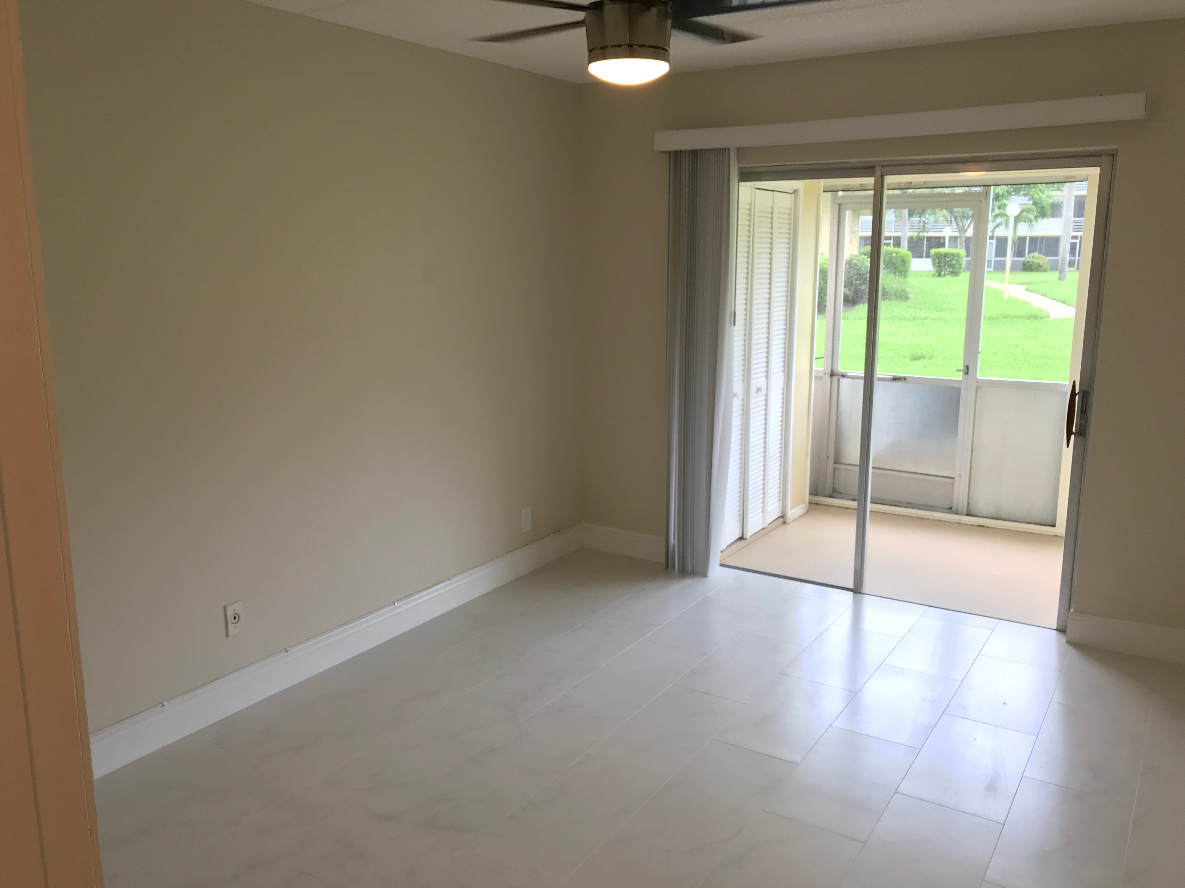 REMODELED APARTMENT FOR SALE | Palm Springs, FL | 2 Bed | 1.5 Bath | 825 sq.ft