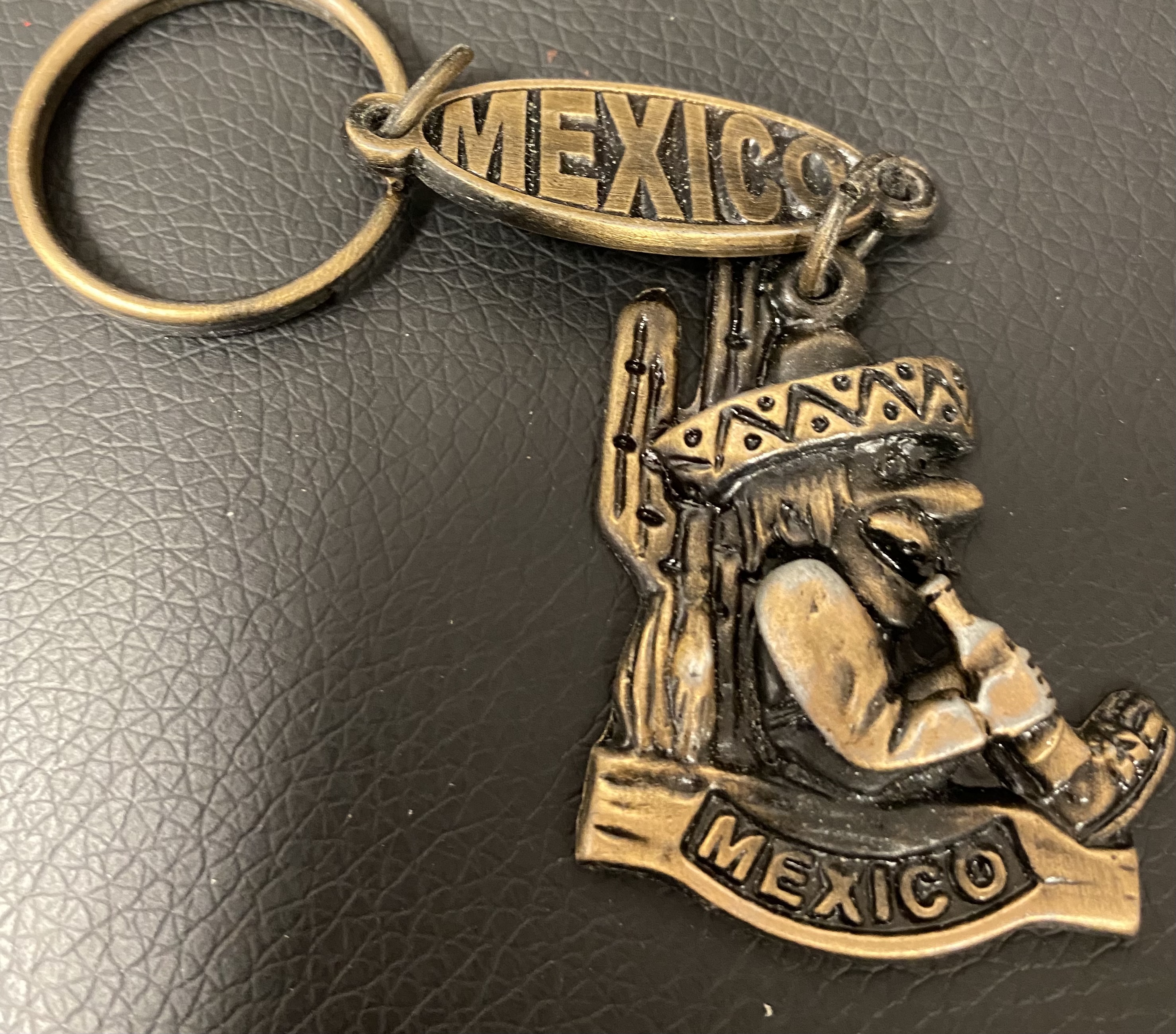 Gran venta de ańo de liquidación,  mas de 40k mayoría llaveros deportivos, collares y pulseras.