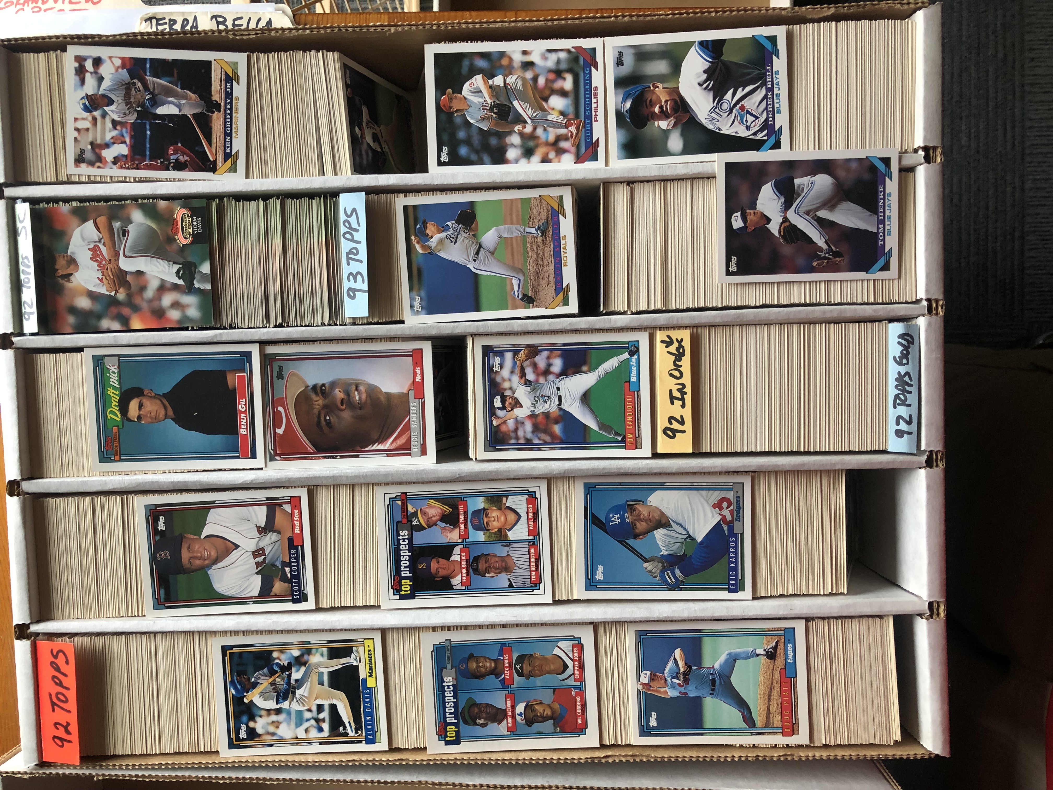 8,000 Topps (1992-93) and Upper Deck cards,( 1993-95) as per photos.